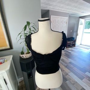 3 tops different brand 1 black size m /end 2 white size s is good condition